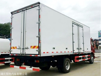 解放龍V6.8米冷藏車保溫車價格優惠 汽車廂體制造
